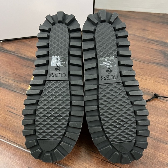 NIB - GUESS Leian2 Metallic Gold Logo Booties - Size 10 - Picture 12 of 13